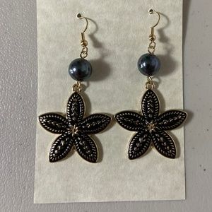 Plumeria Flower/Black Enamel/Hamilton Gold with Pearl Shell Earrings